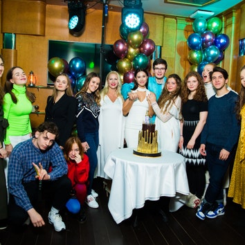 Гости дня рождения Дины Немцовой в яхт-клубе