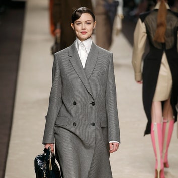 Кружевные комбинации, приталенные пальто и другие тренды Недели моды в Милане