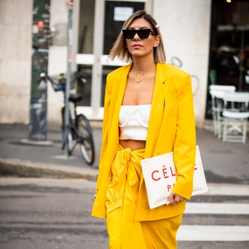 Цветной трикотаж, перья и очень короткие шорты в стритстайл-хрониках Недели моды в Милане