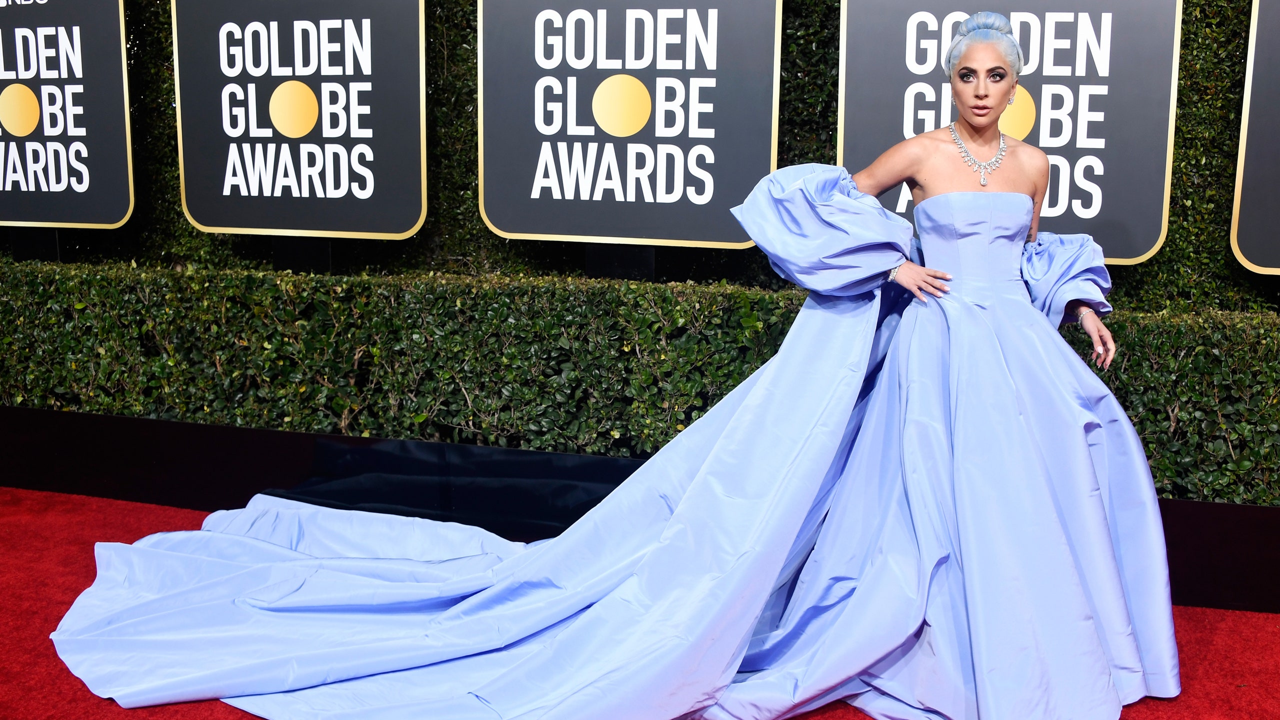 Как Леди Гага повторяет стиль кинодив «золотого века» Голливуда