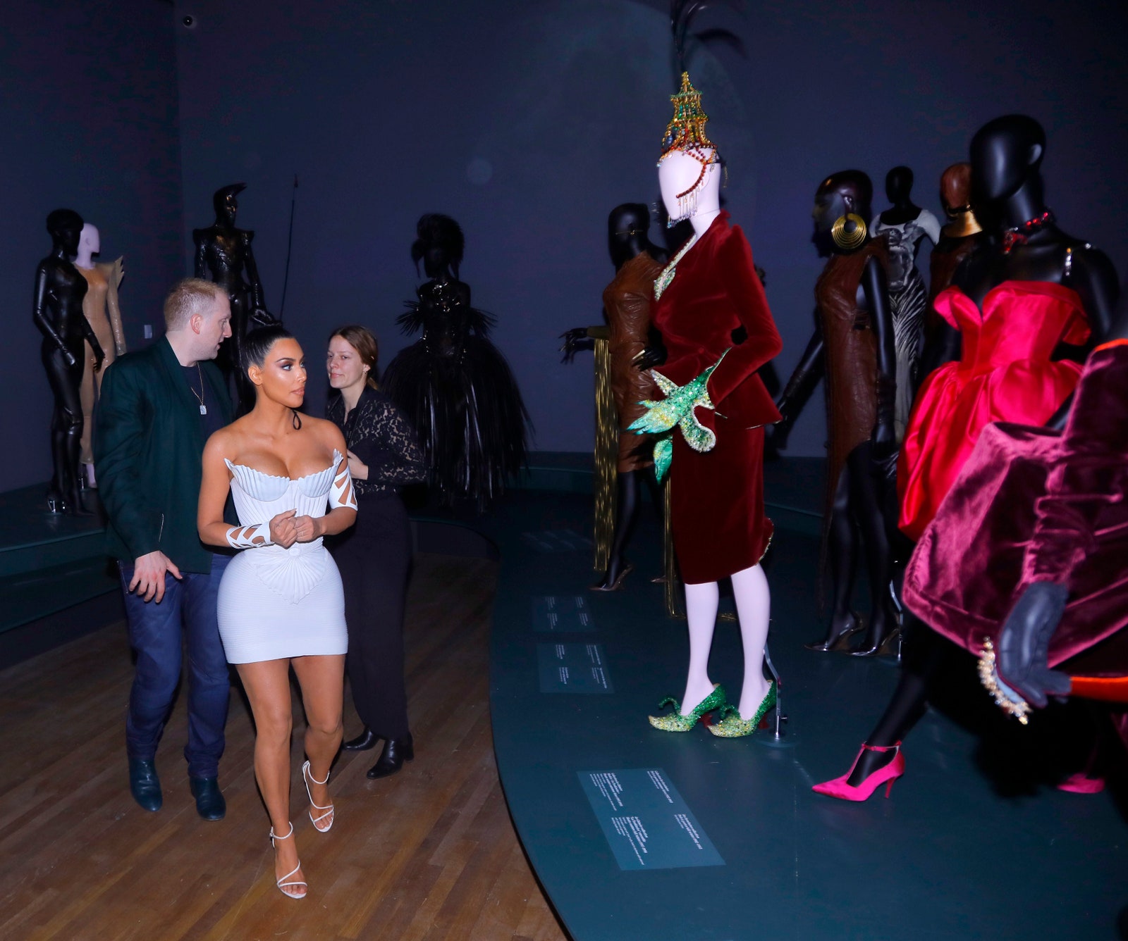 Ким Кардашьян на открытии выставки Thierry Mugler в Монреале