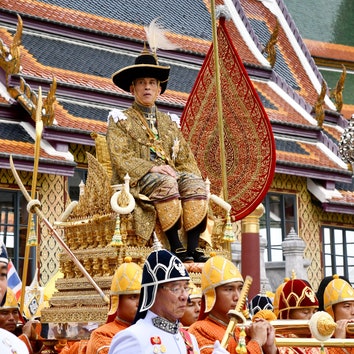 Король Таиланда Маха Вачиралонгкон Рама X &- тусовщик, модник, любитель женщин и собак