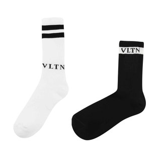 Слева гольфы Valentino 6865nbspрублей бутики Valentino. Справа мужские носки Valentino 4135nbspрублей бутики Valentino.