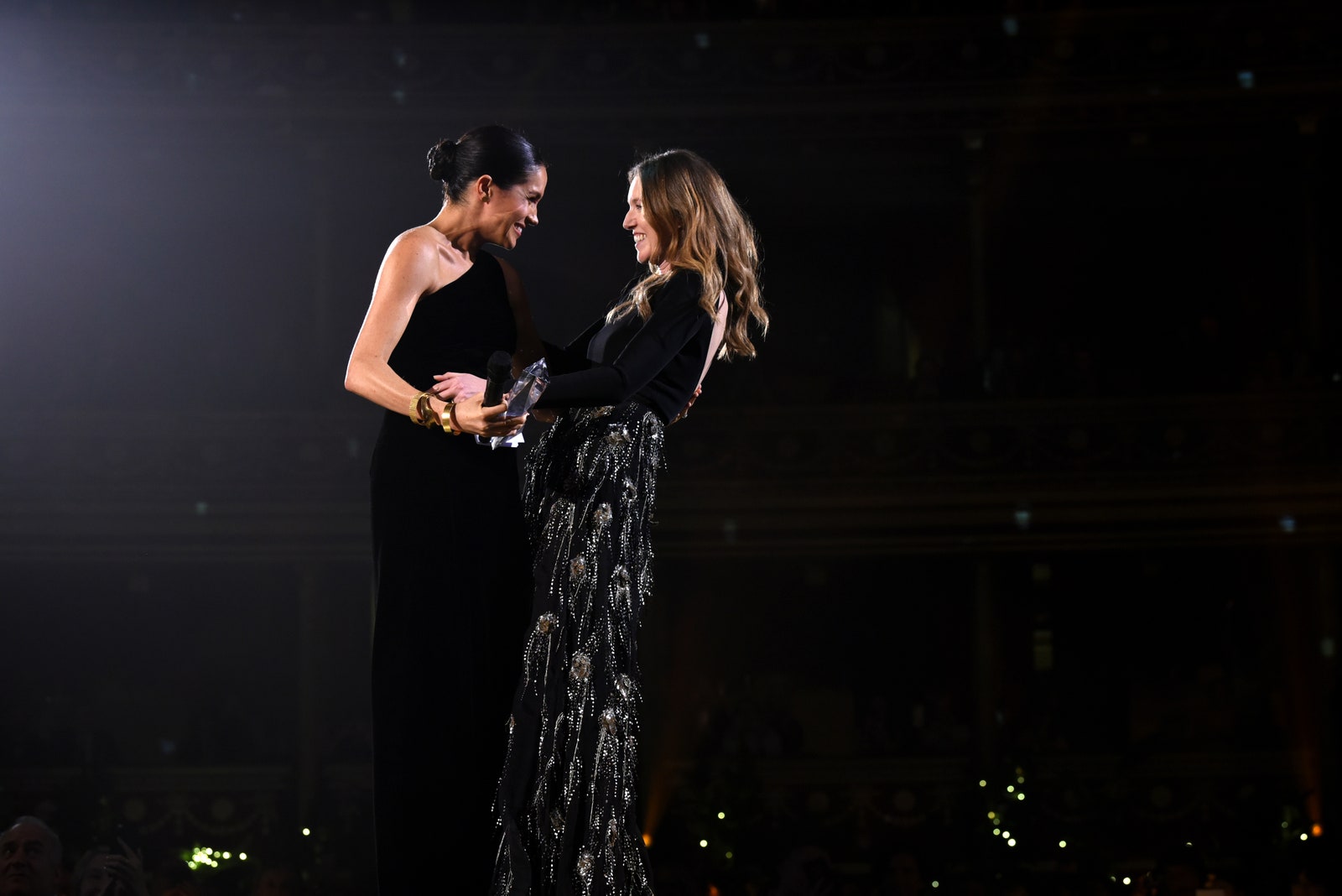 Меган Маркл и Клэр Уэйт Келлер на церемонии The Fashion Awards