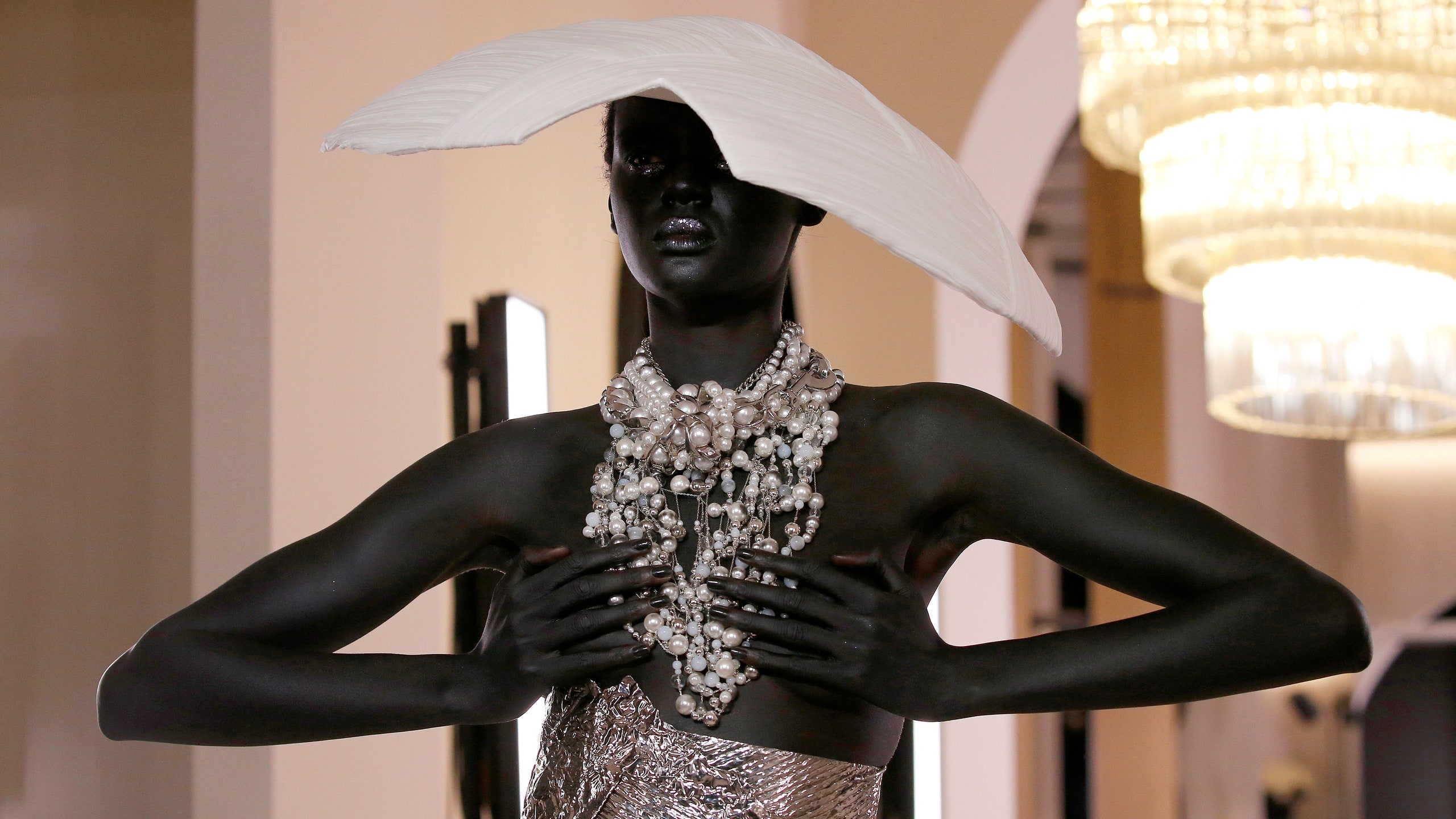 Показ новой коллекции Balmain на неделе высокой моды в Париже подробности и фото с мероприятия
