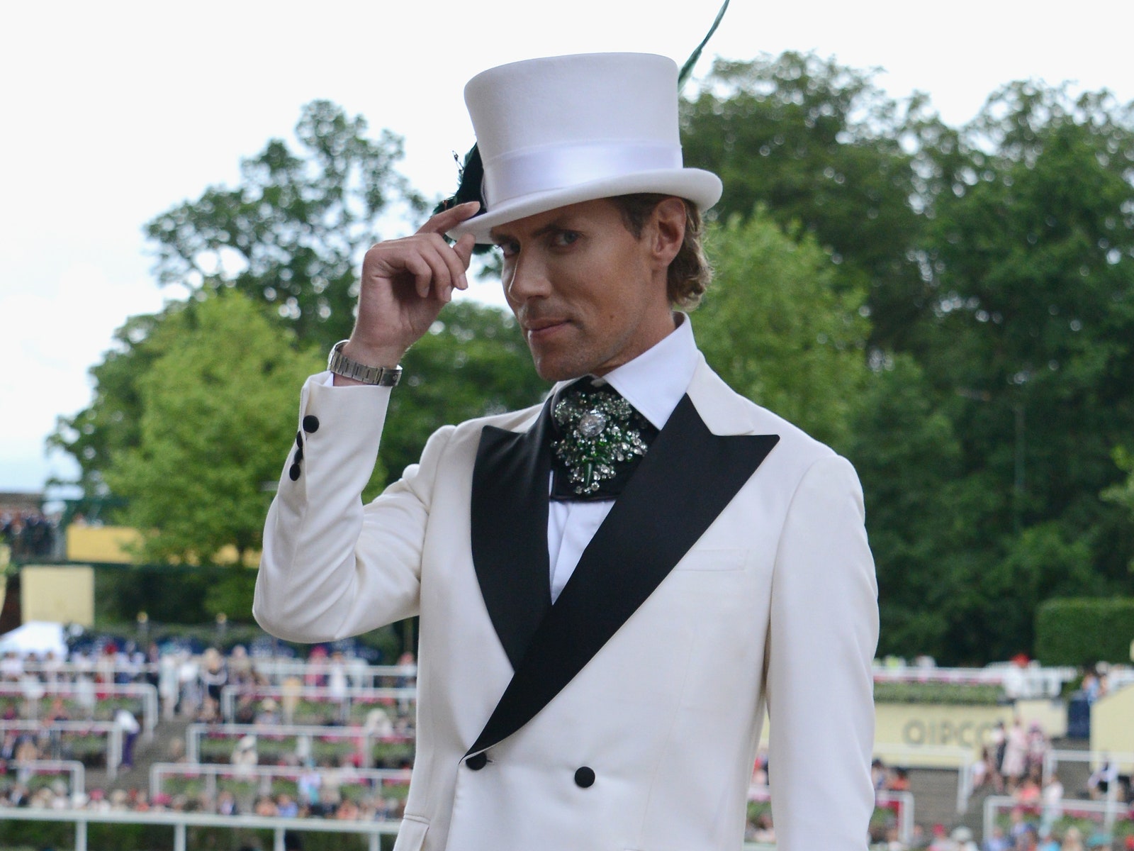 Мужчинам теперь можно приходить на королевские скачки Royal Ascot в платьях