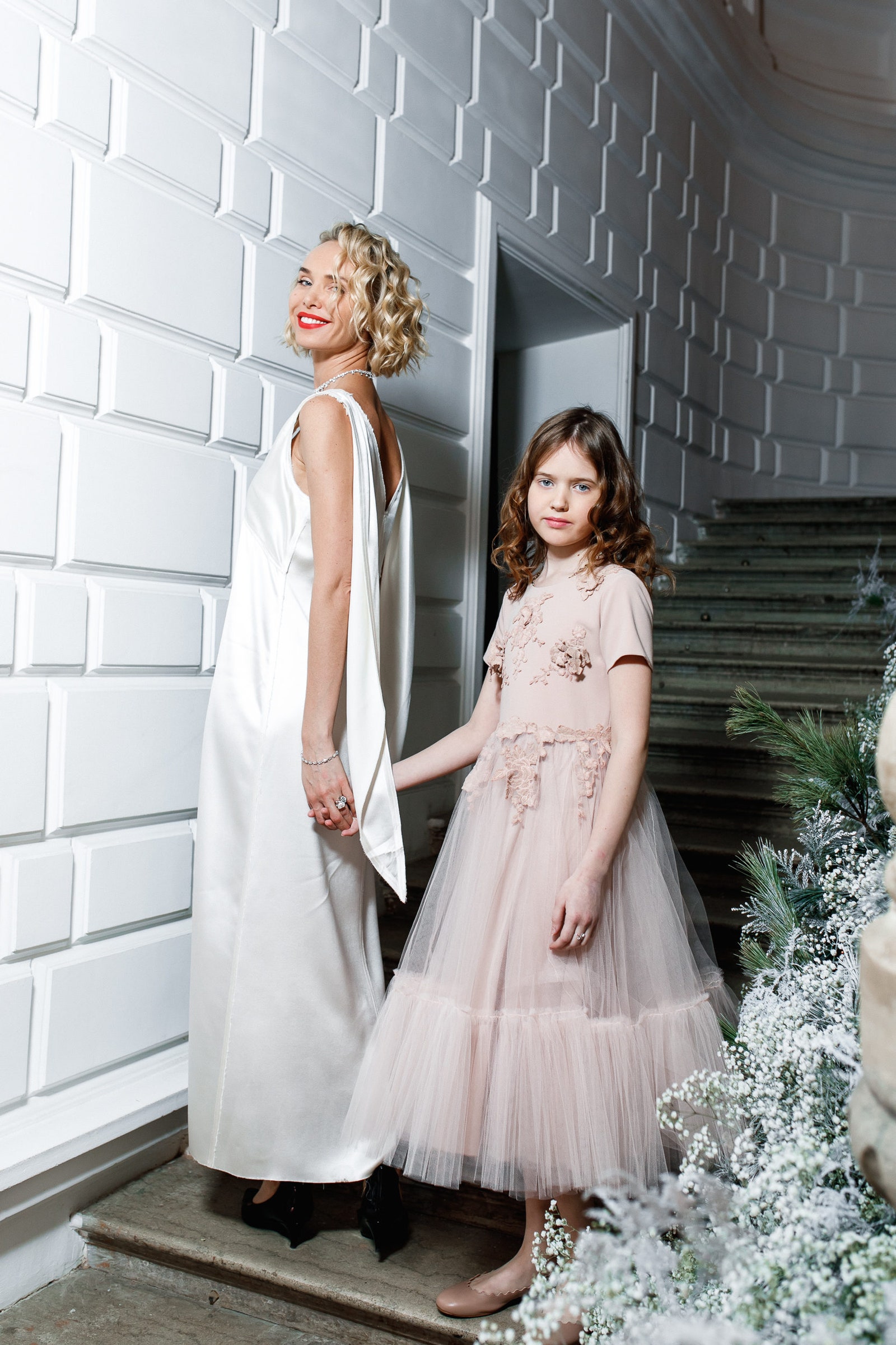Илона Столье с дочерью АннойМишель на новогодней елке Tatler в 2018 году
