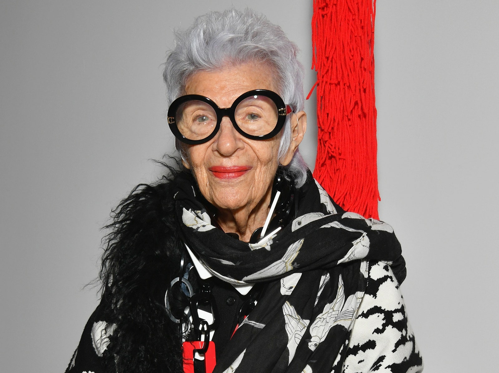 97-летняя Айрис Апфель заключила контракт с модельным агентством