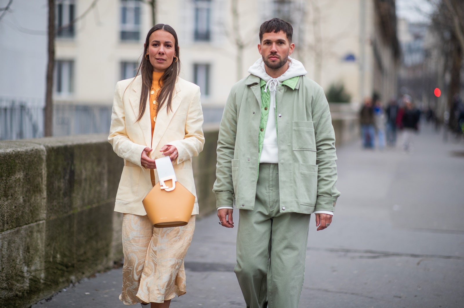 Стритстайл 2019  лавандовый лимонный и фисташковый цвета на неделе мужской моды в Париже