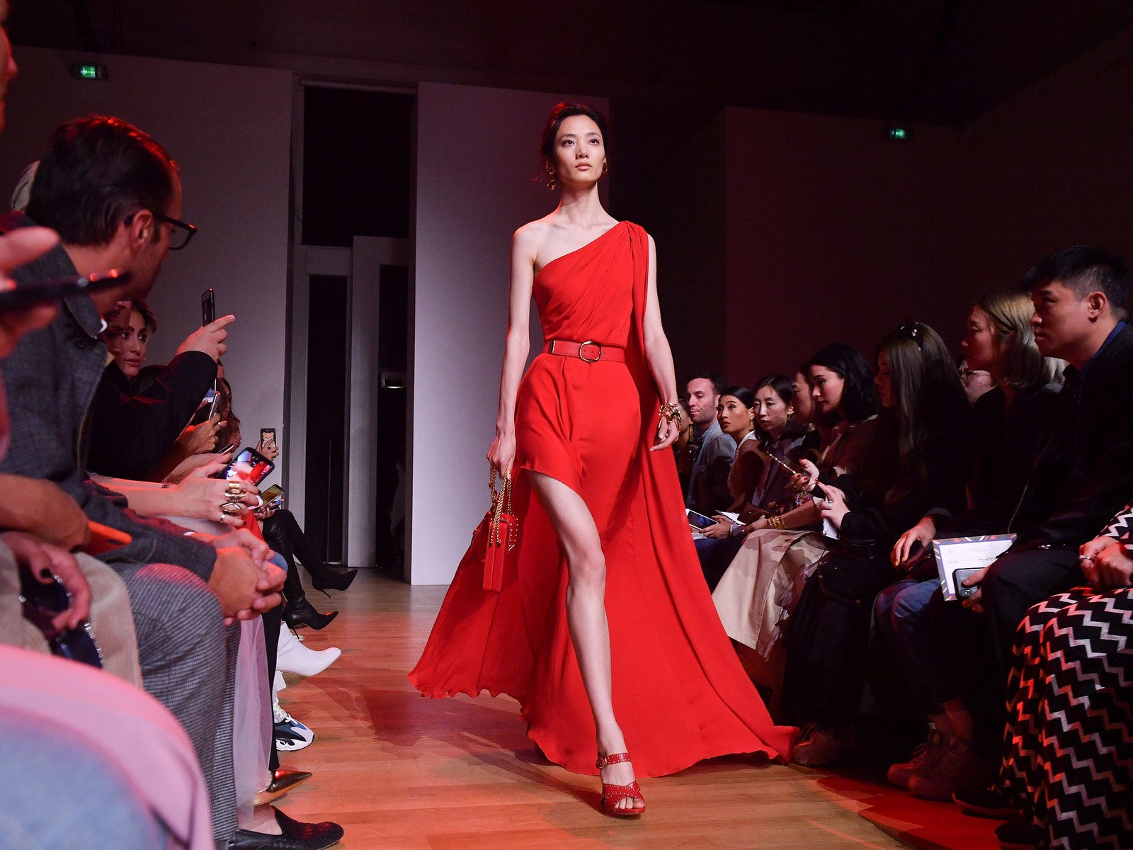 Неделя моды в Париже: показ Elie Saab весна-лето 2019