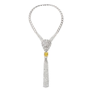 Колье LEsprit du Lion изnbspбелого золота сnbspжелтым иnbspбелыми бриллиантами Chanel Fine Jewelry.