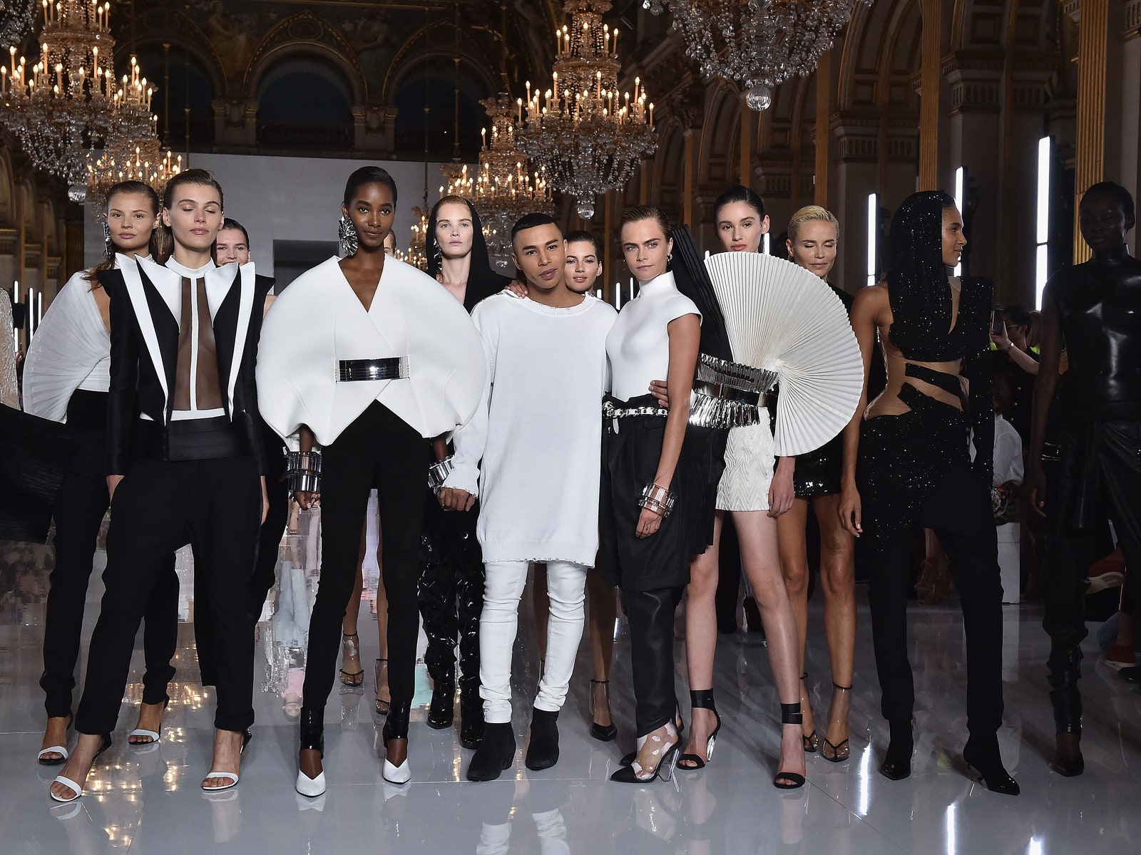 Неделя моды в Париже: показ Balmain весна-лето 2019