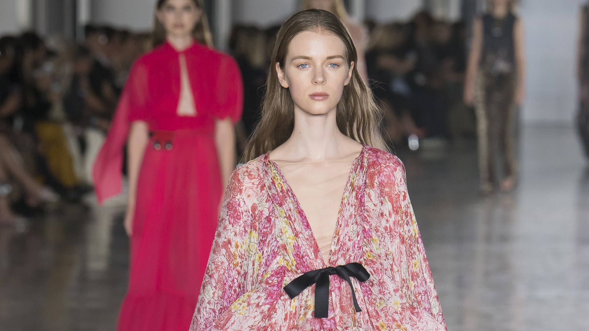 Неделя моды в Париже показ Giambattista Valli весналето 2019
