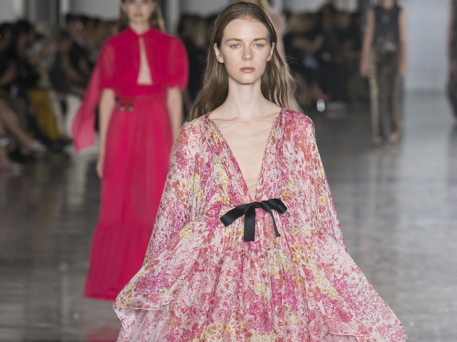 Неделя моды в Париже: показ Giambattista Valli весна-лето 2019