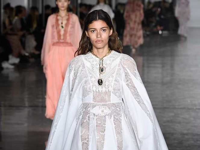 Неделя моды в Париже: показ Giambattista Valli весна-лето 2019