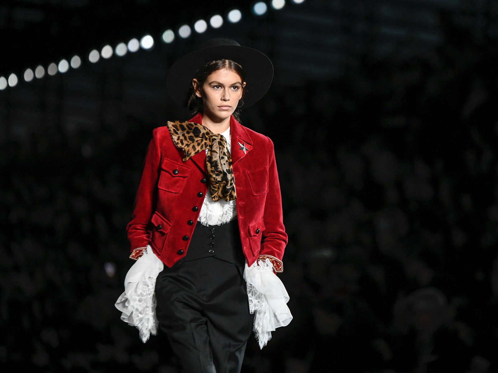 Неделя моды в Париже: показ Saint Laurent весна-лето 2019