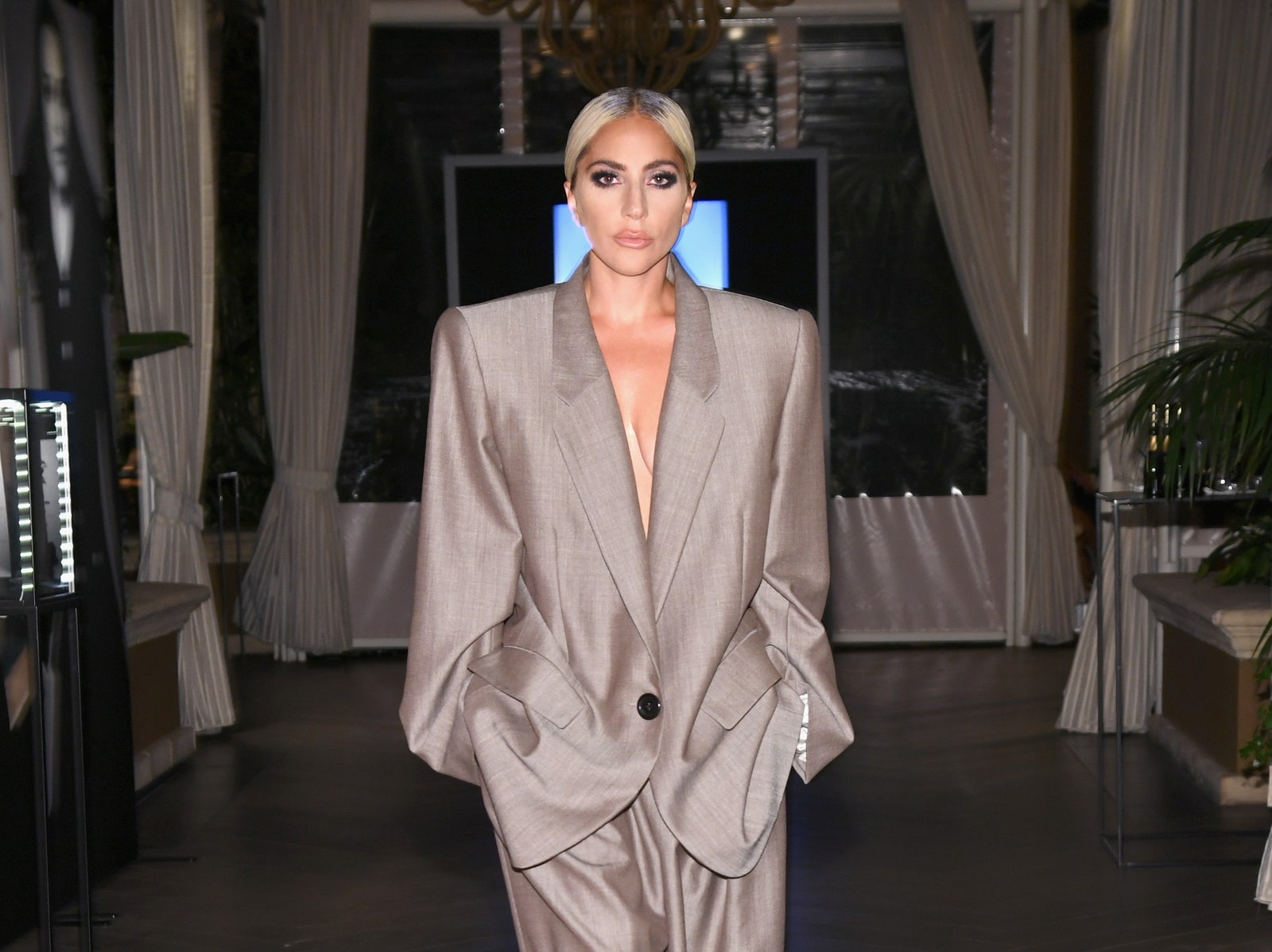 Power dressing: 10 брючных костюмов как у Леди Гаги