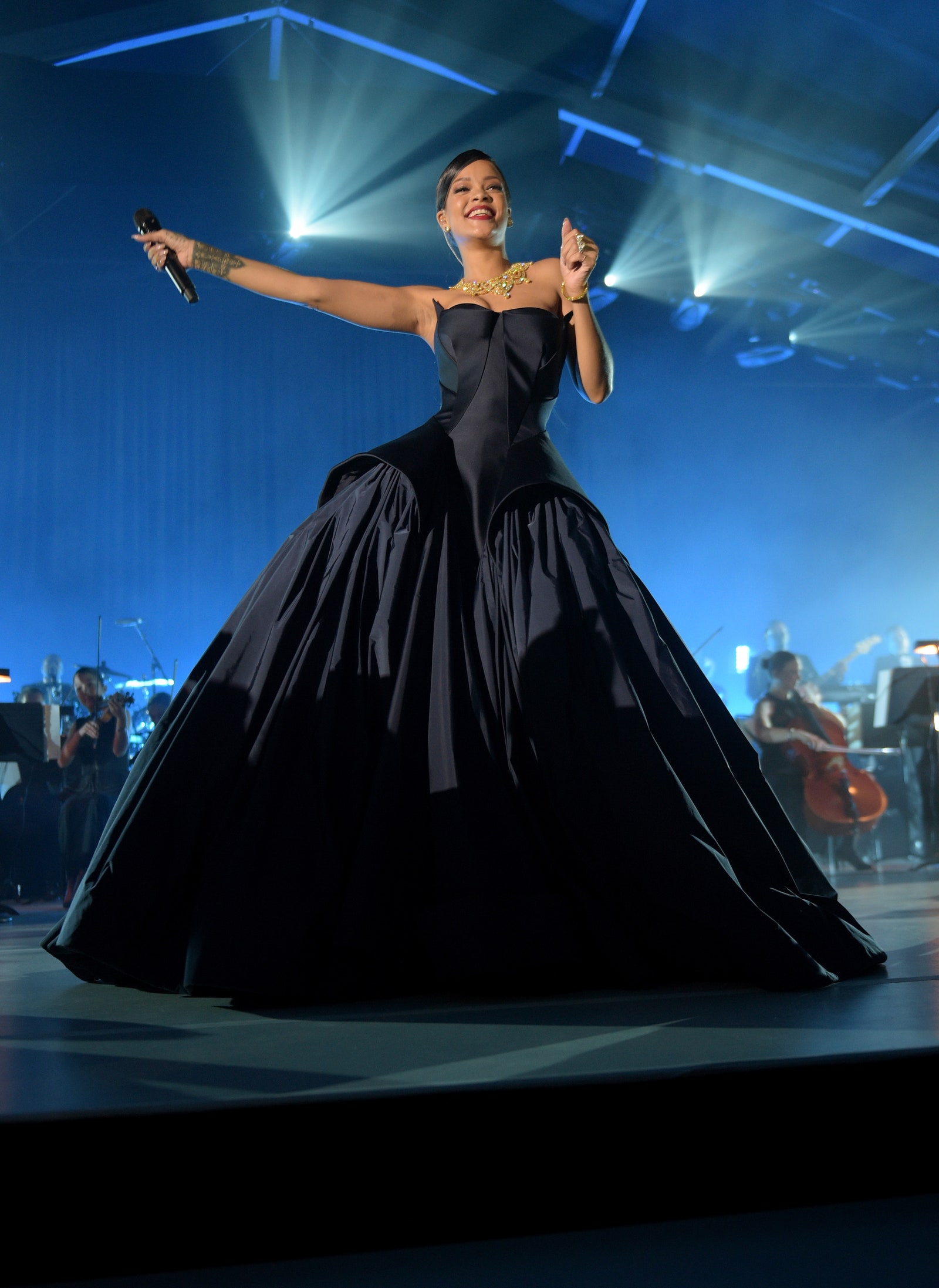 Рианна на Diamond Ball 2014 год