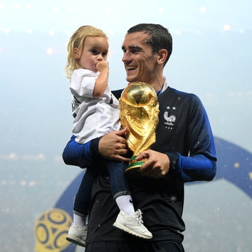 Самые трогательные фото футболистов с детьми на Чемпионате мира