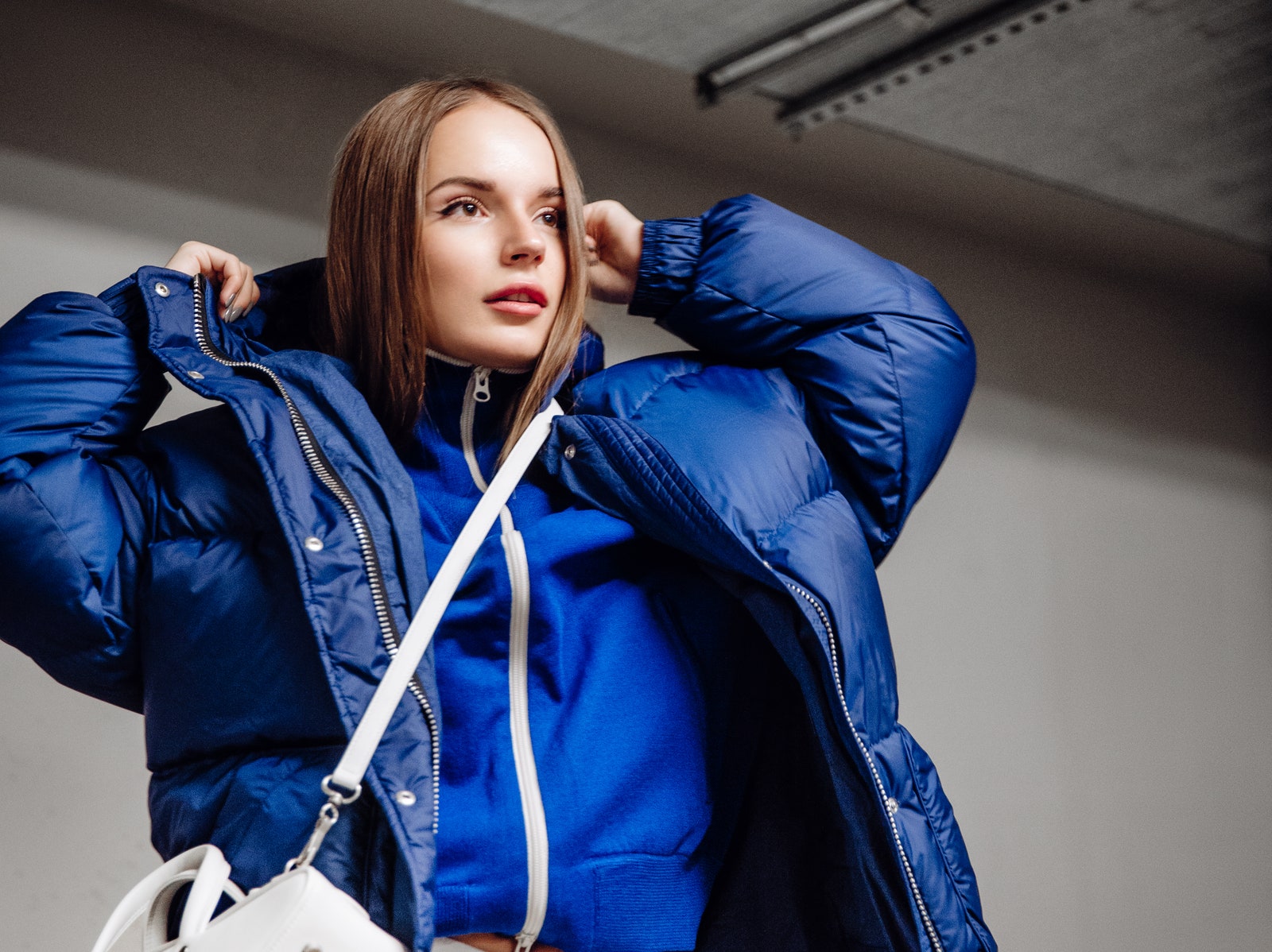 Look of the Day: Саша Спилберг в пуховике Ienki Ienki