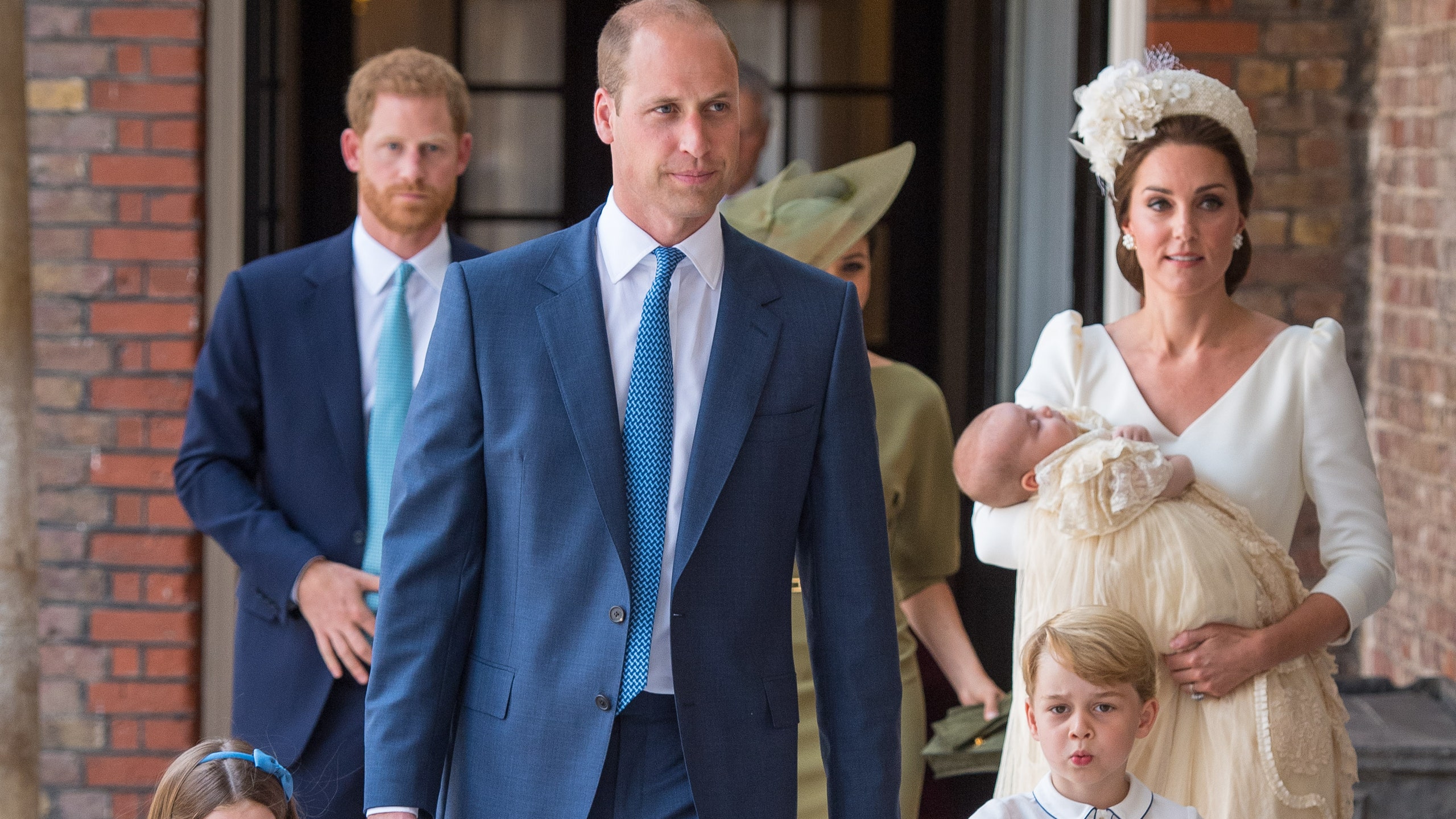 Члены королевской семьи  фото с крестин принца Луи