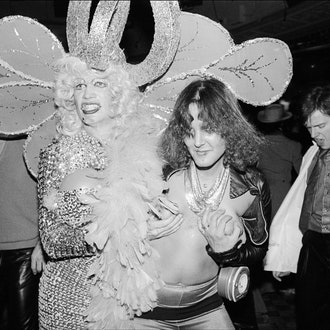 Почему вам нужно посмотреть документальный фильм о Studio 54