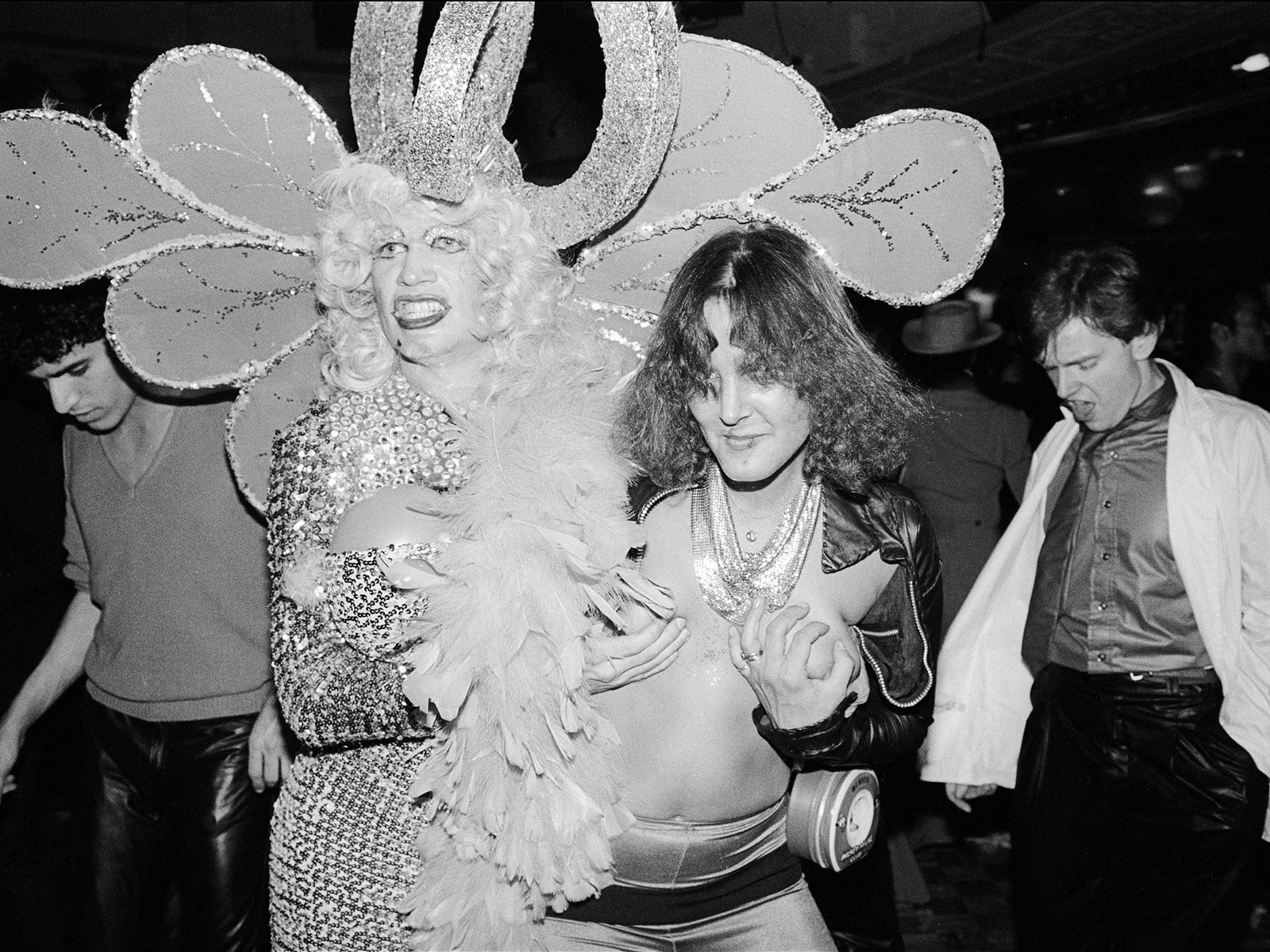 Почему вам нужно посмотреть документальный фильм о Studio 54