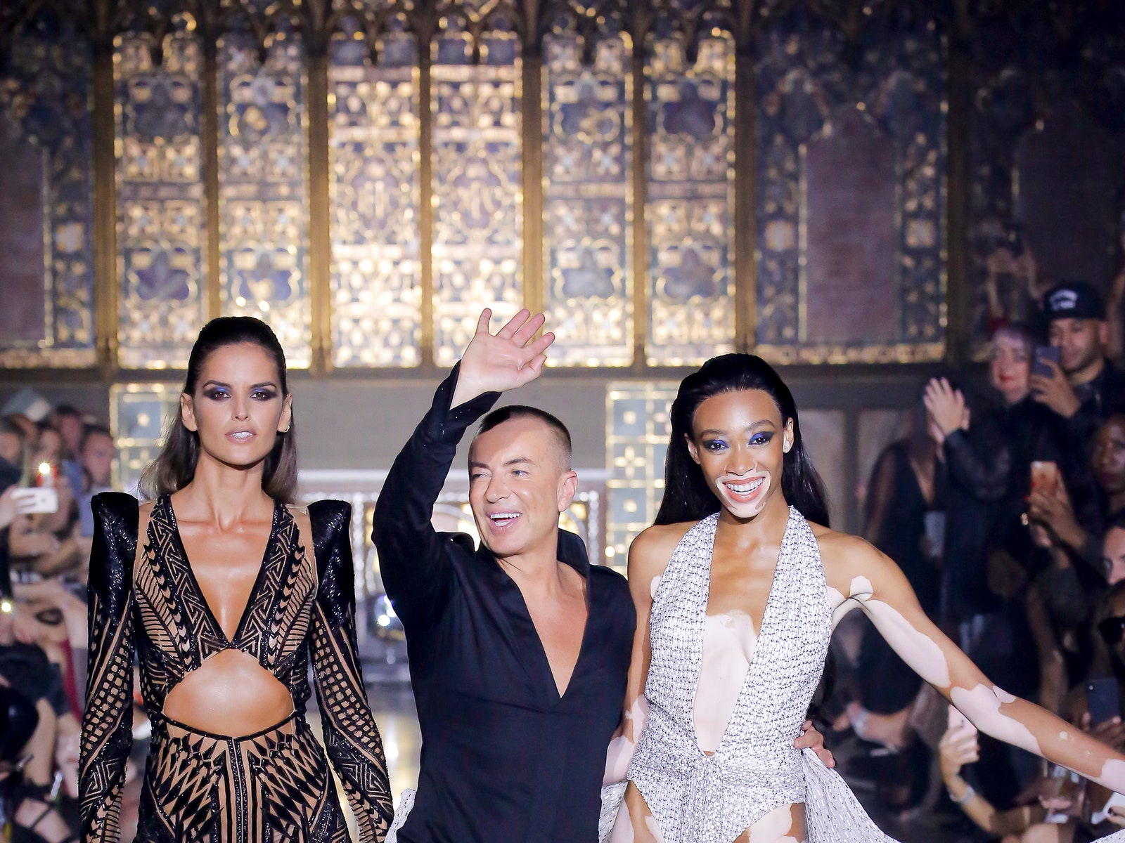 Неделя моды в Лондоне: показ Julien Macdonald весна-лето 2019