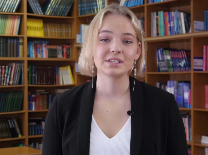 Дочь Алексея Навального запустила шоу на YouTube