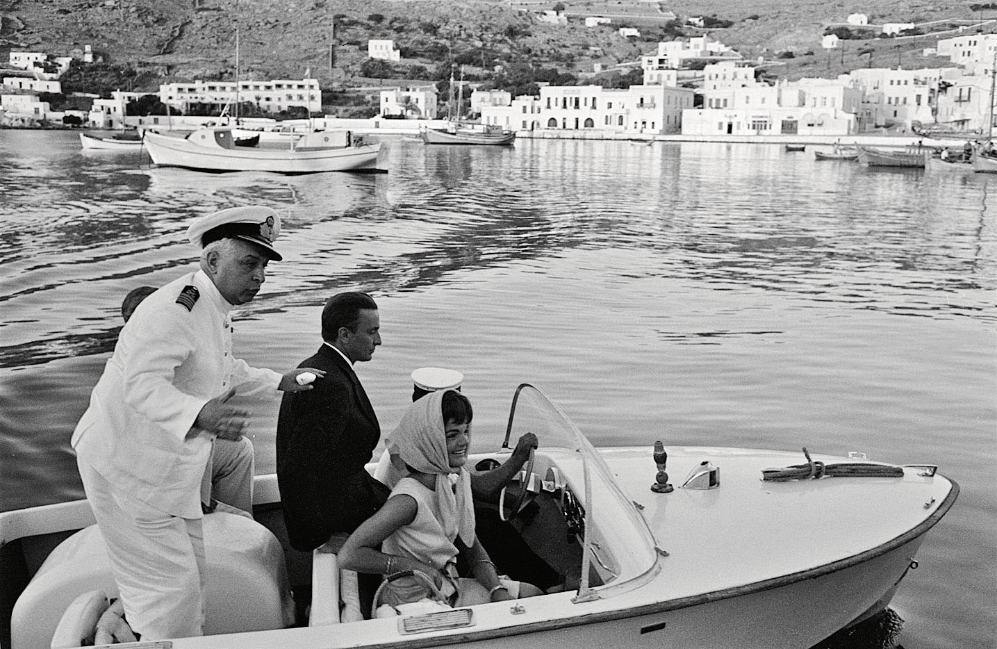 Жаклин Кеннеди в гавани Миконоса 1961.
