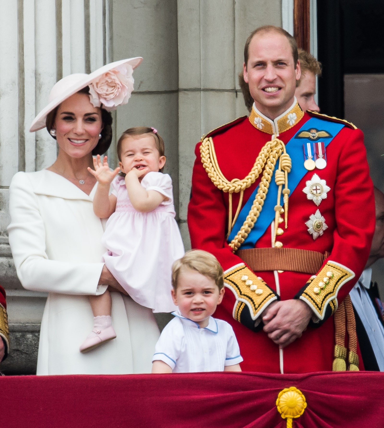 Кейт Миддлтон и принц Уильям с детьми принцессой Шарлоттой и принцем Джорджем