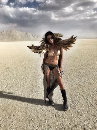 Оля Сардарова наnbspфестивале Burning Man.