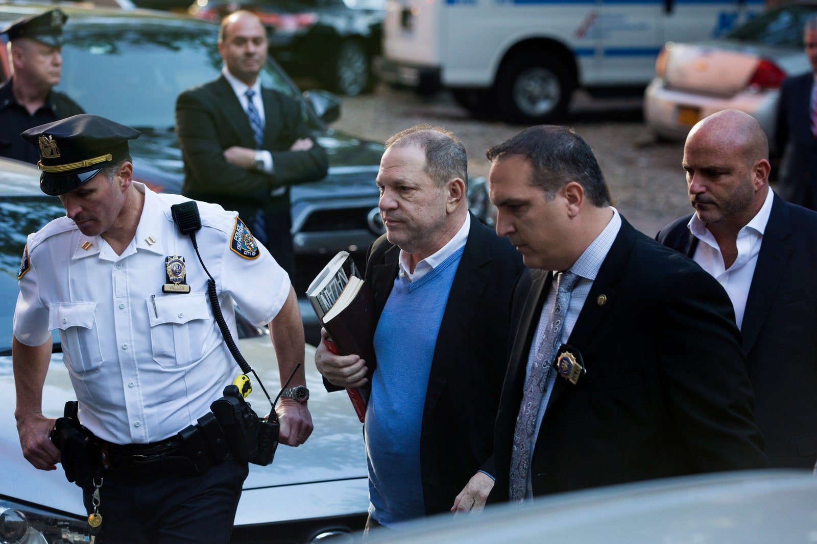 Харви Вайнштейн сдался полиции в НьюЙорке арестован продюсер обвиненный в харассменте