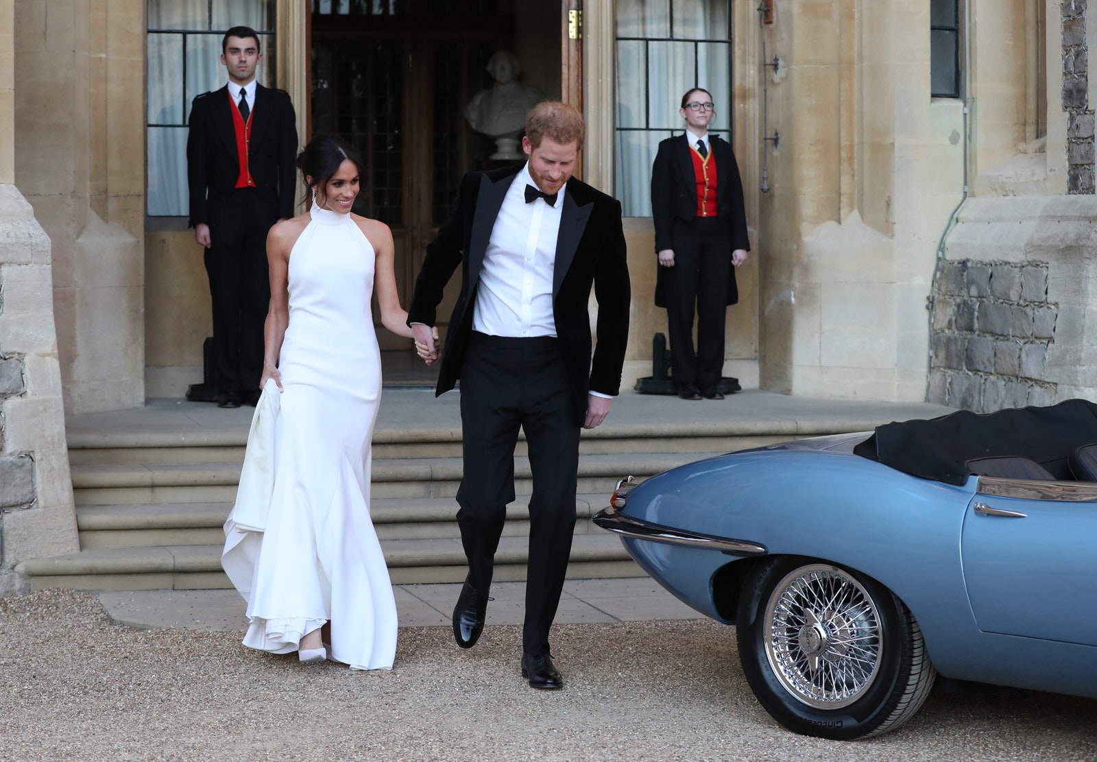 Принц Гарри и Меган Маркл отправились на свадебную вечеринку в Фрогморхаус фото молодоженов