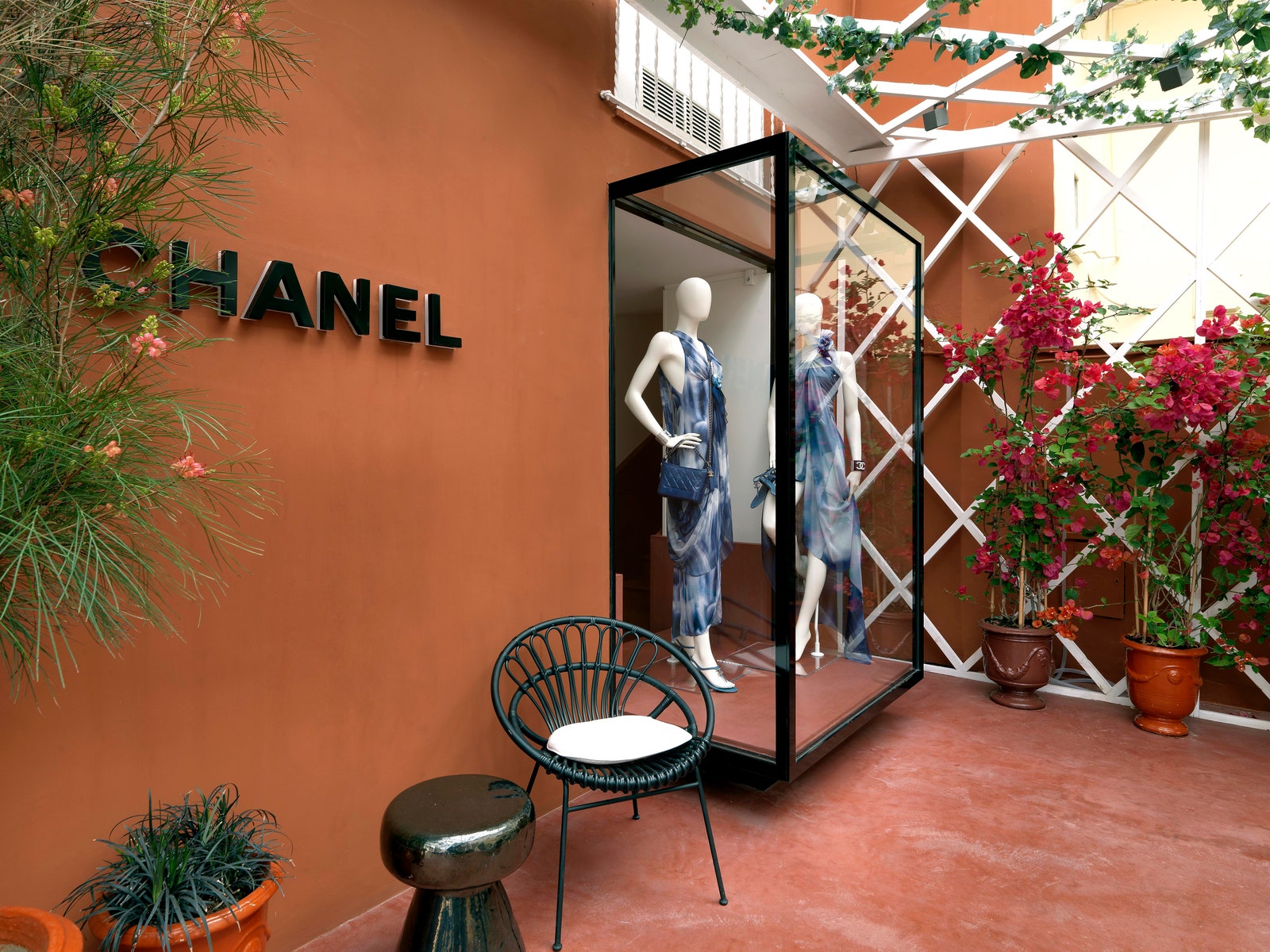 Chanel открыли бутик на Капри фото магазина и ассортимент