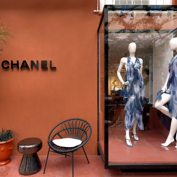 Chanel открыли эфемерный бутик на Капри
