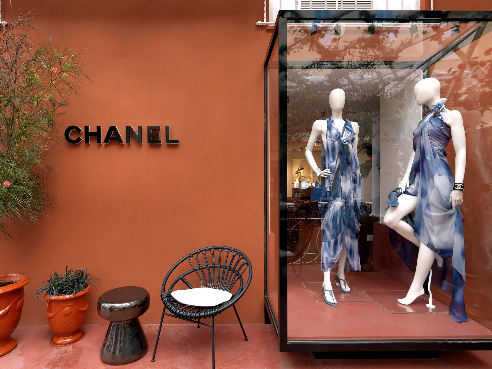 Chanel открыли эфемерный бутик на Капри