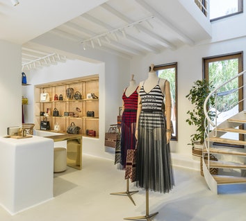 Dior открыли поп-ап бутик на Миконосе