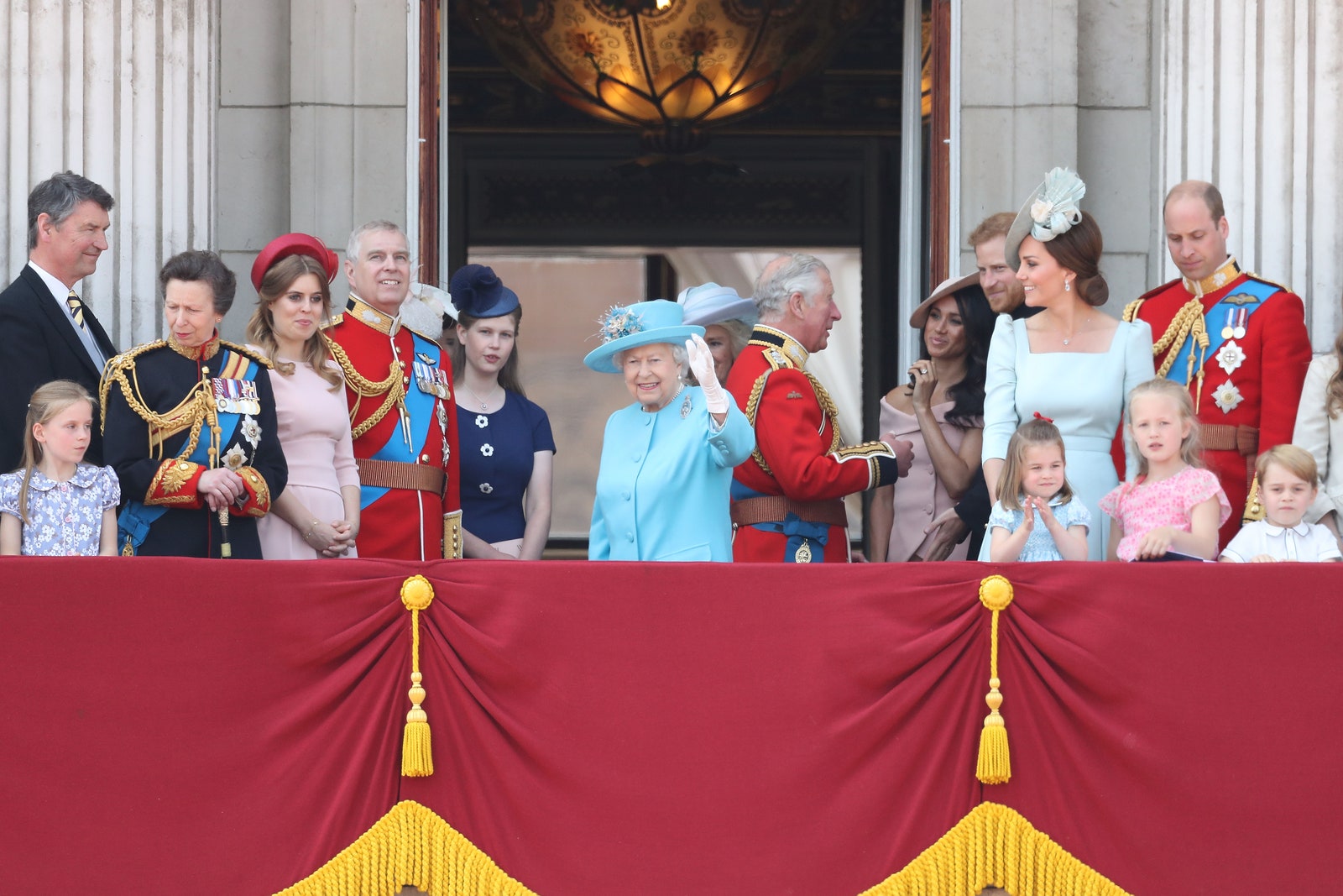 Королевская семья фото на дне рождения Елизаветы II
