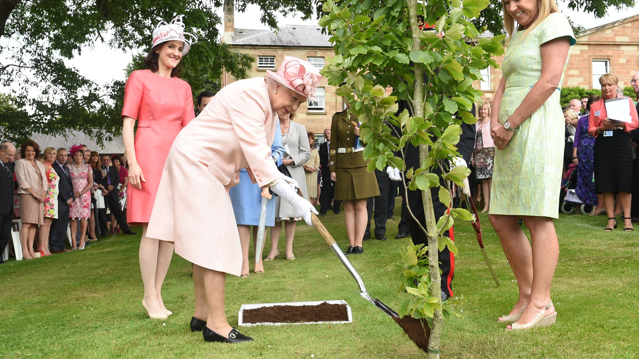 Королева Елизавета II «The Queen's Green Planet»  смотреть трейлер