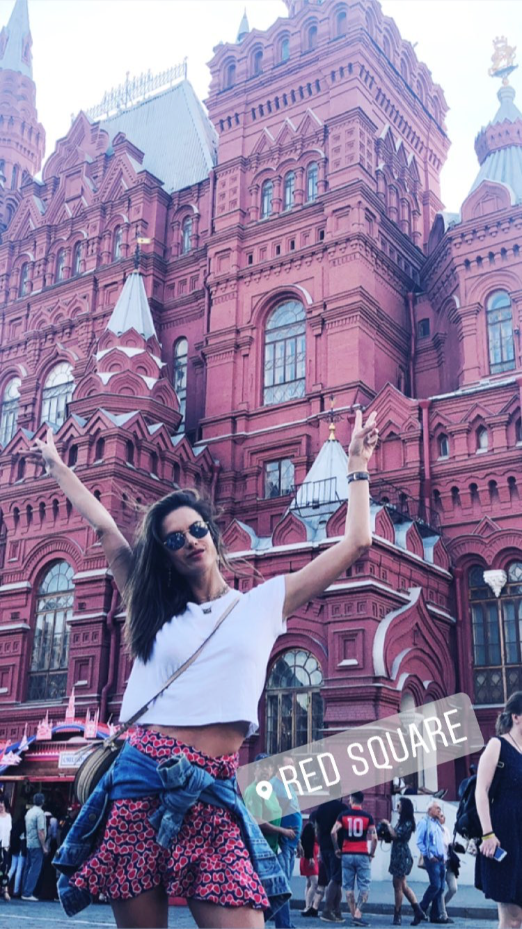 Изабель Гулар и Алессандра Амбросио на Чемпионате мира по футболу в Москве фото моделей