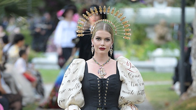 Модный макияж 2018 фото с показа Dolce  Gabbana Alta Moda