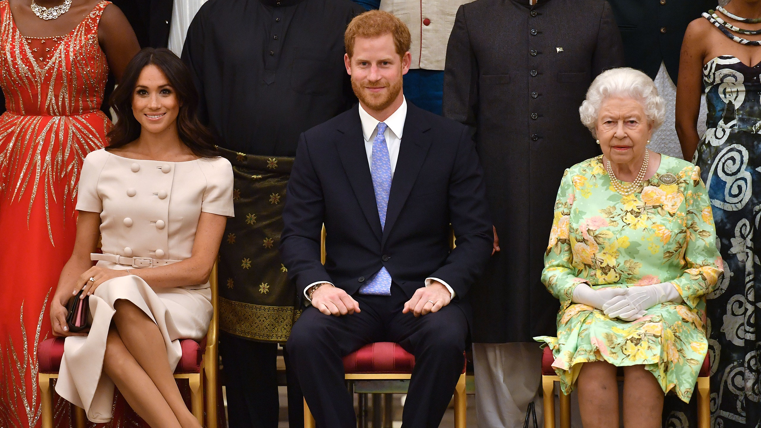 Принц Гарри Меган Маркл и Елизавета II фото в Букингемском дворце