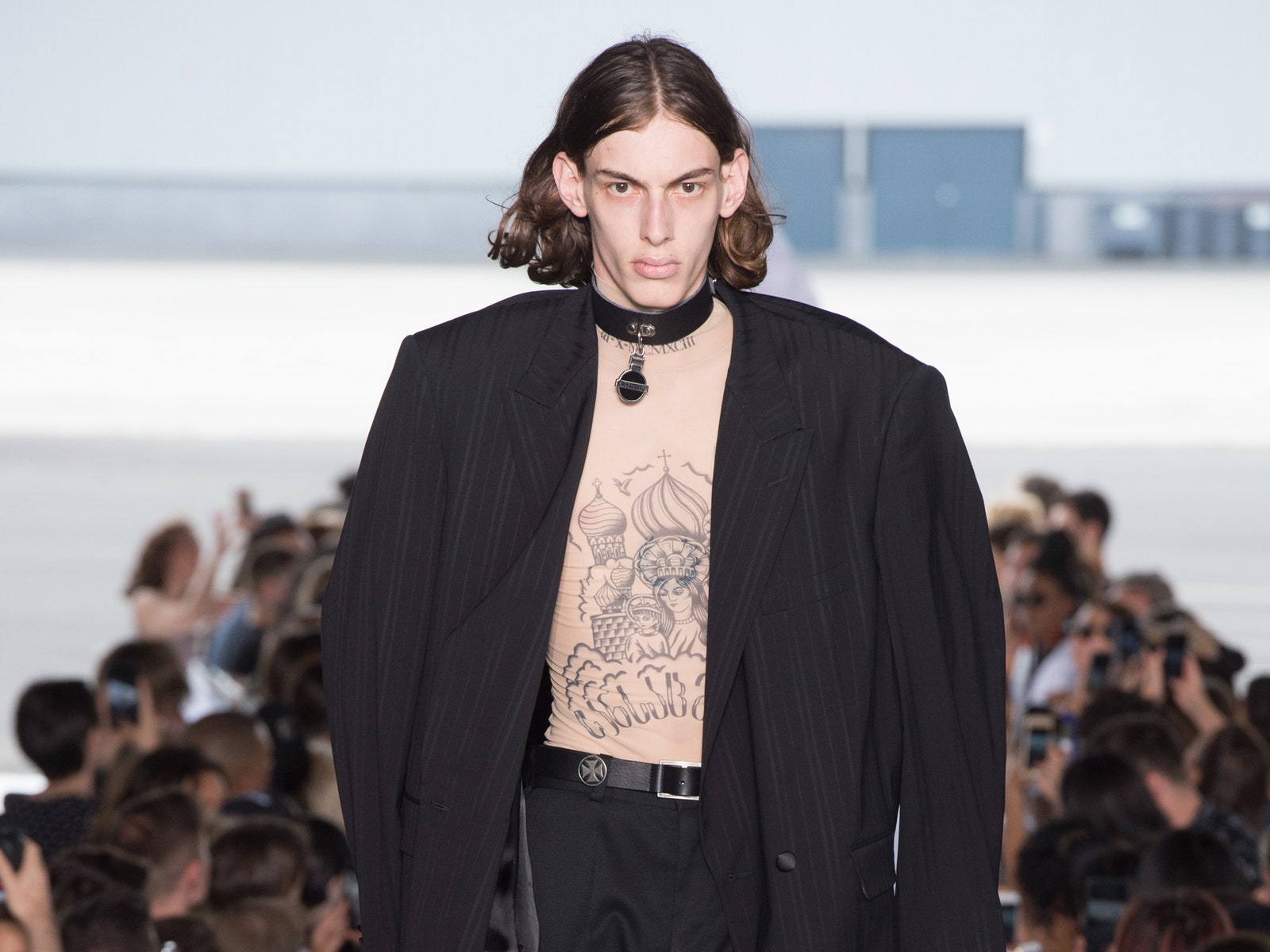 Наталья Водянова и Рената Литвинова на показе Vetements в Париже