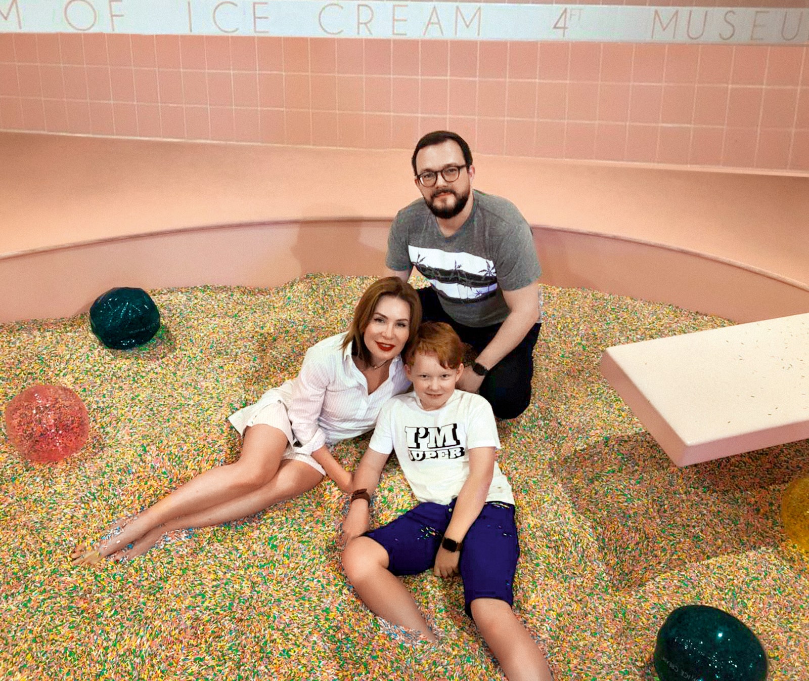 Ольга Панченко  с мужем Яковом и сыном Кириллом в Музее мороженого в НьюЙорке 2017.