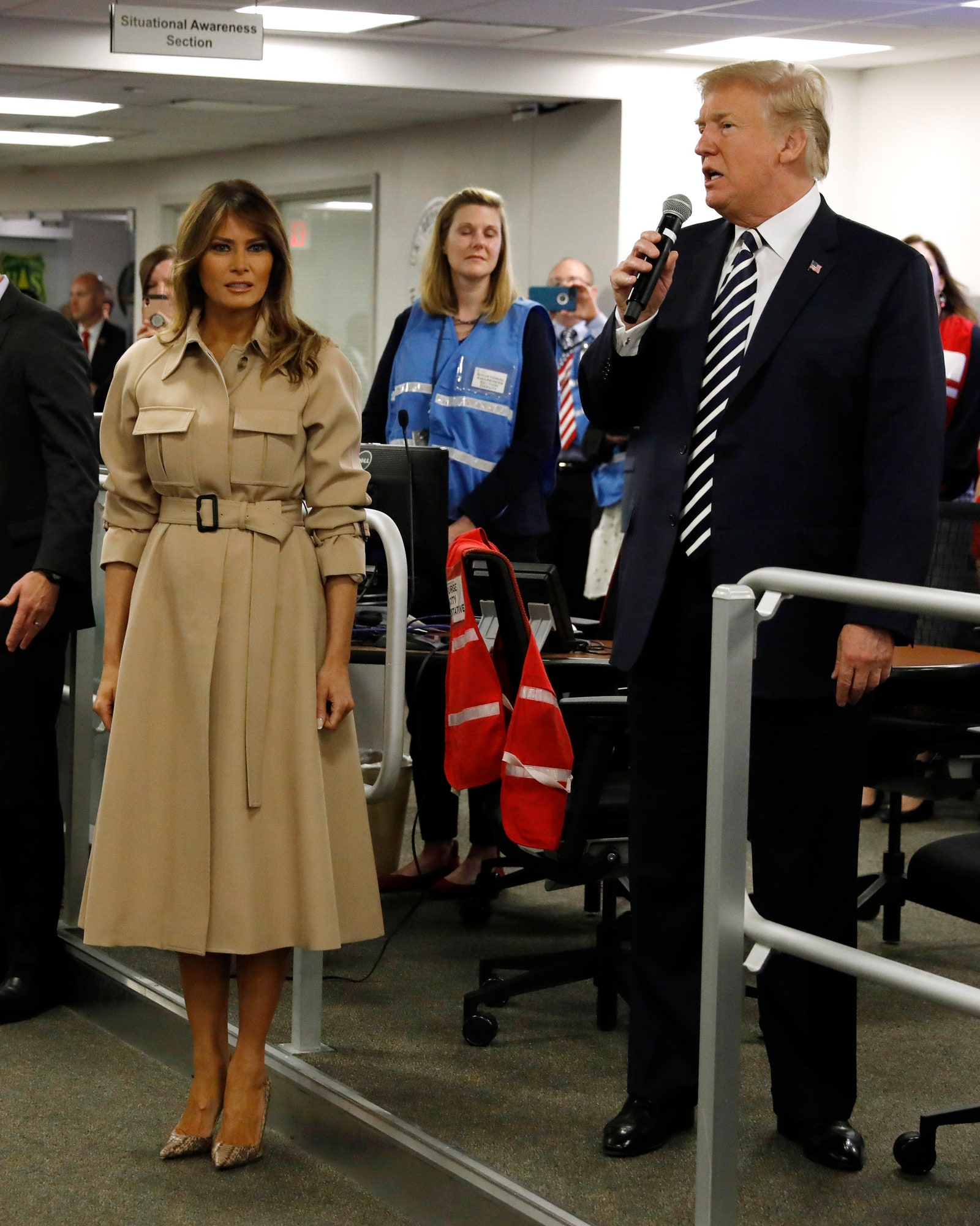 Мелания Трамп появилась на публике впервые за месяц фото первой леди США