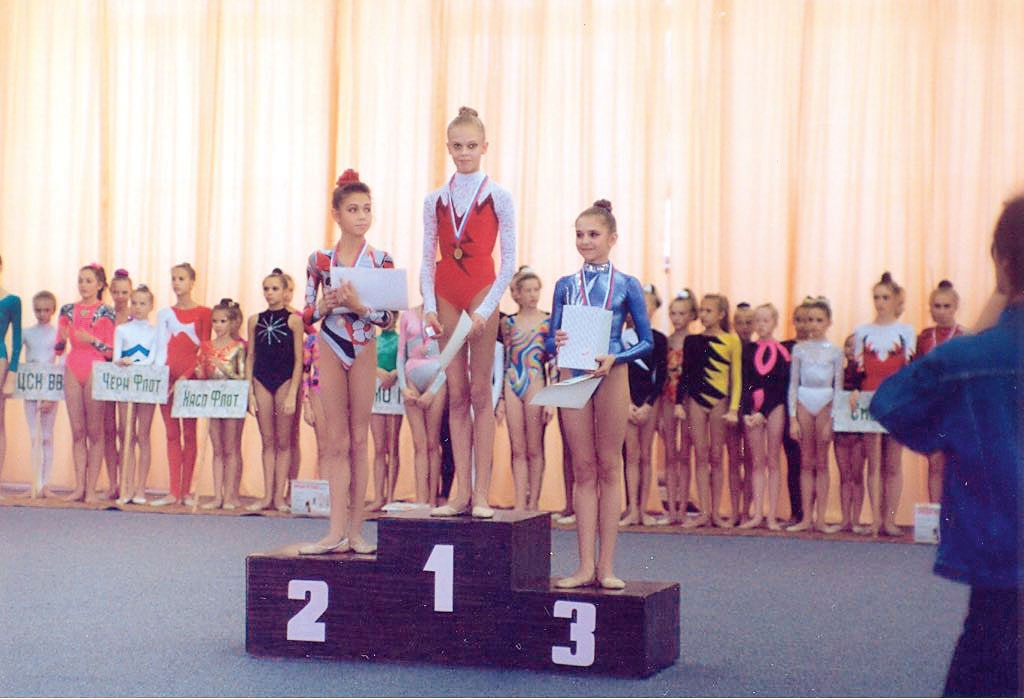 На первенстве России по художественной гимнастике в Перми  1996.