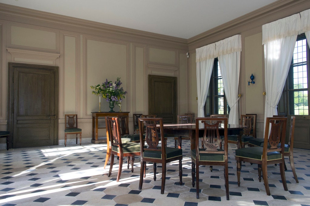Dior отреставрировал замок МарииАнтуанетты Maison de la Reine