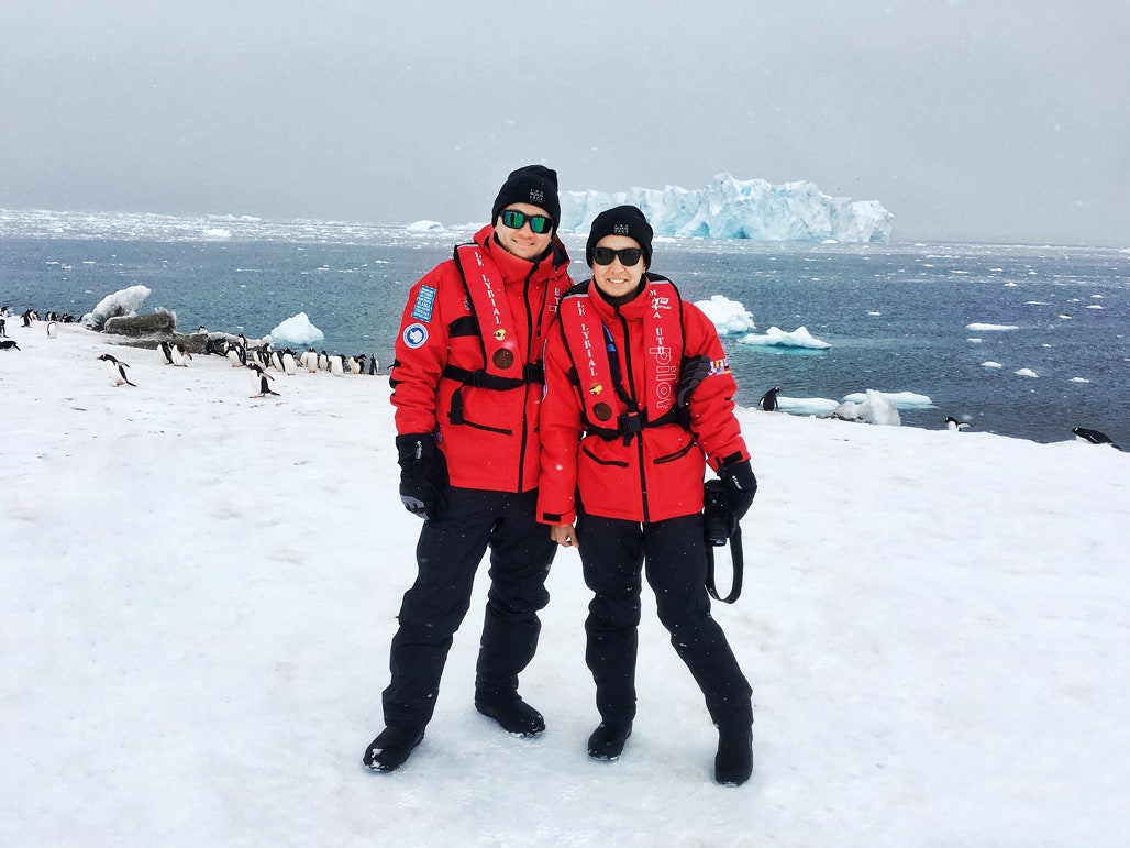 С мужем во время медового месяца на Южном полюсе 2015.