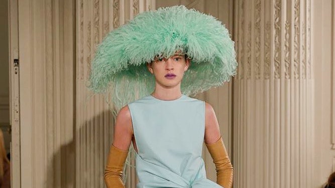Valentino Couture фото с показа новой коллекции на Неделе высокой моды в Париже